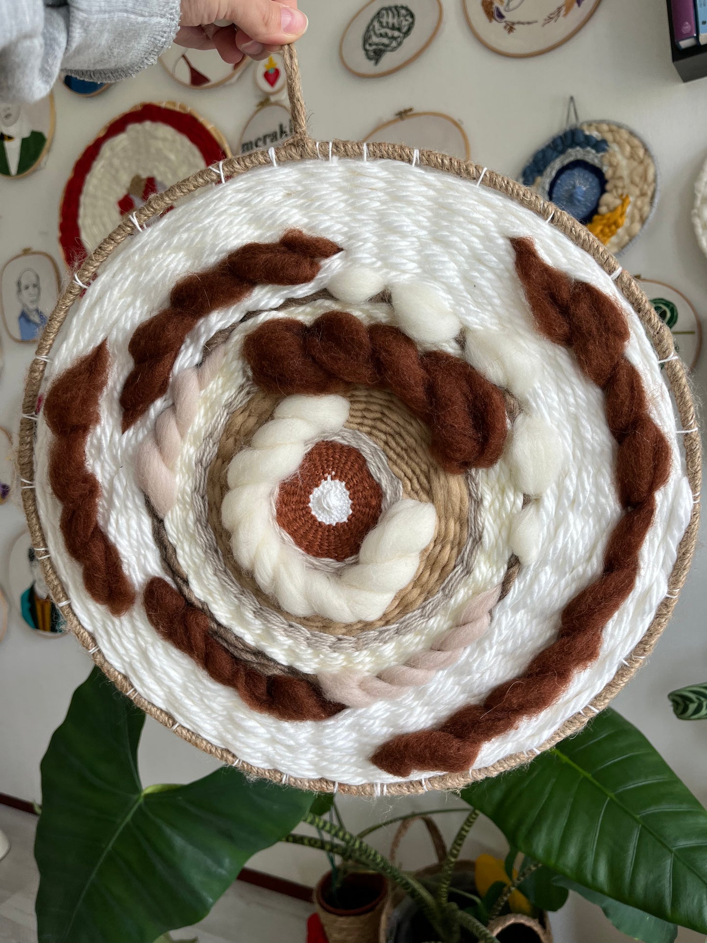 Circular weaving brown and white