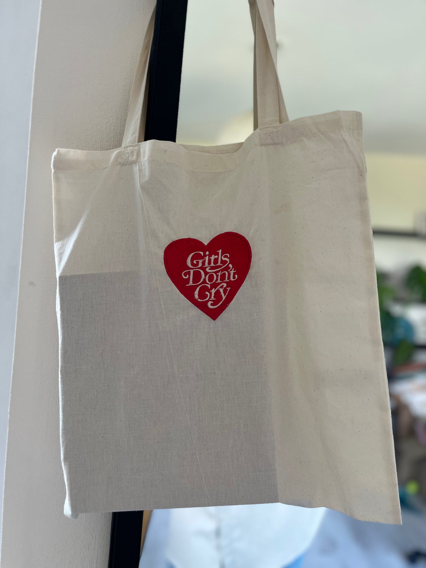 Girls don’t cry tote bag