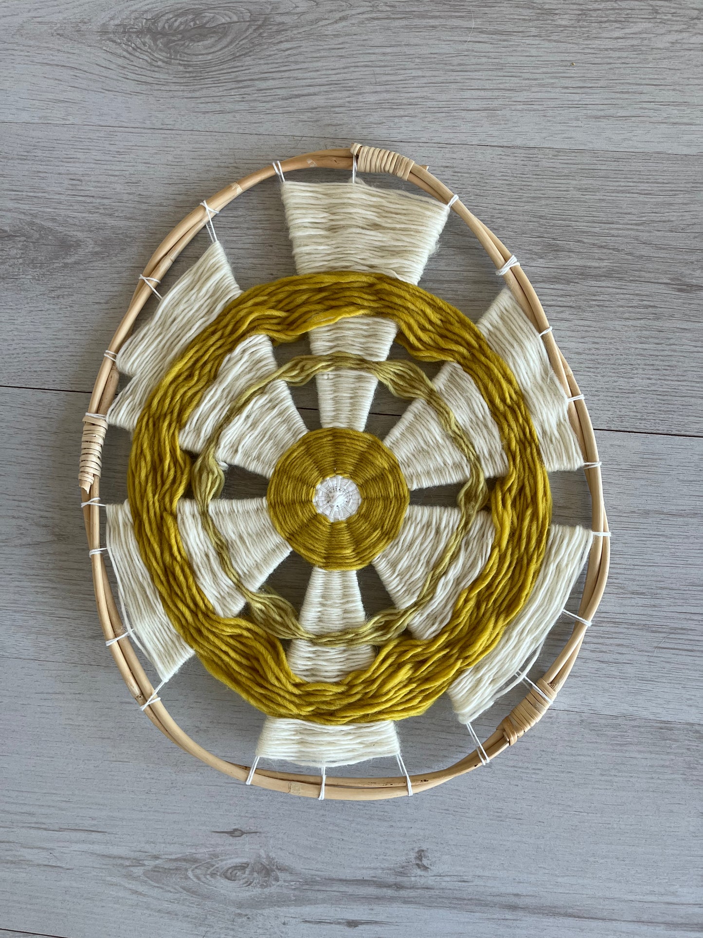 Circular weaving white and yellow