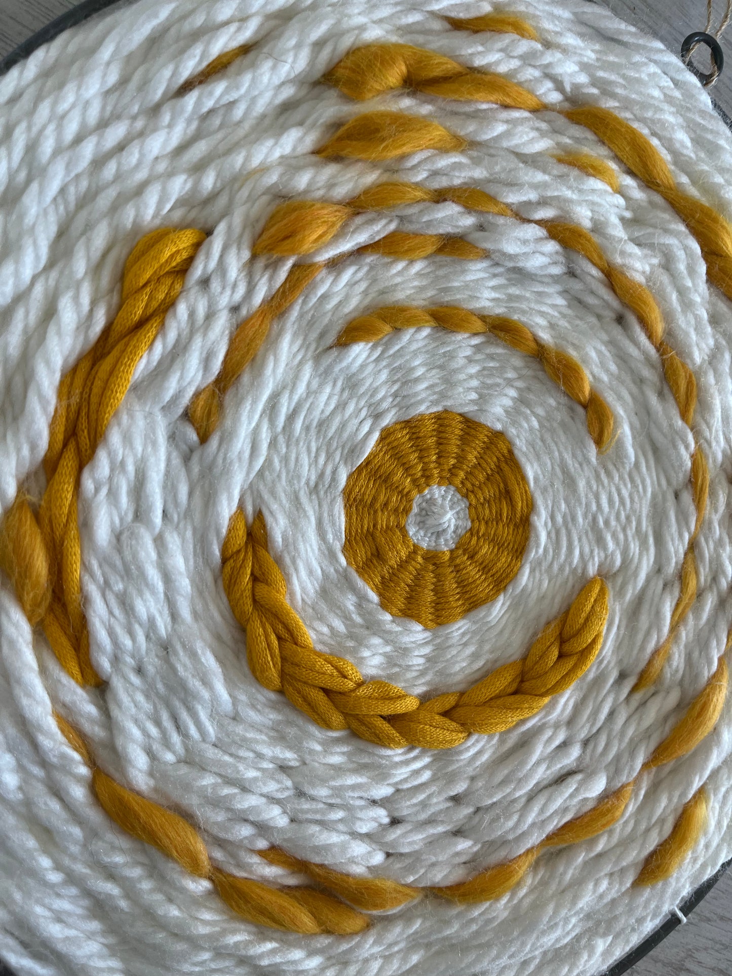Circular weaving white and yellow