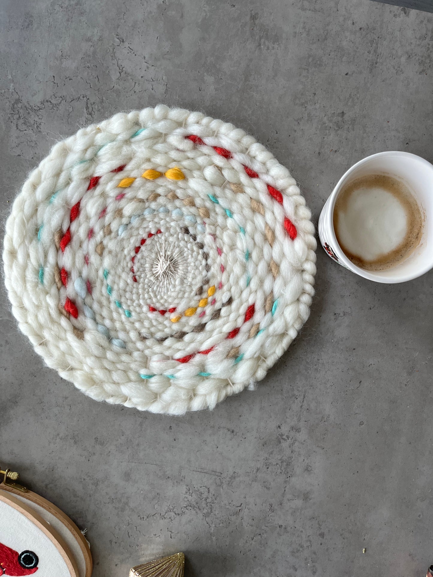 Circular weaving white with vivid colours