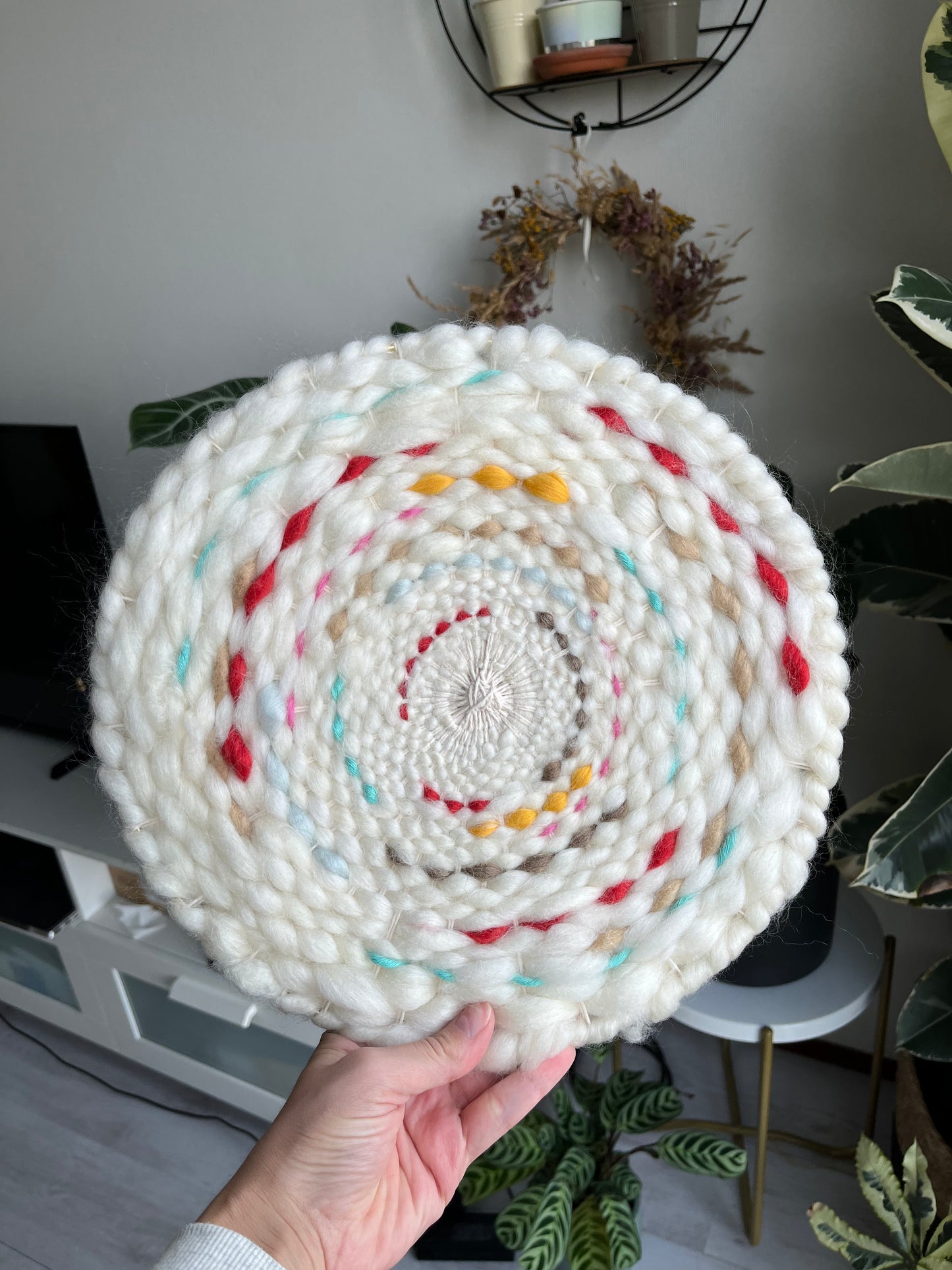 Circular weaving white with vivid colours