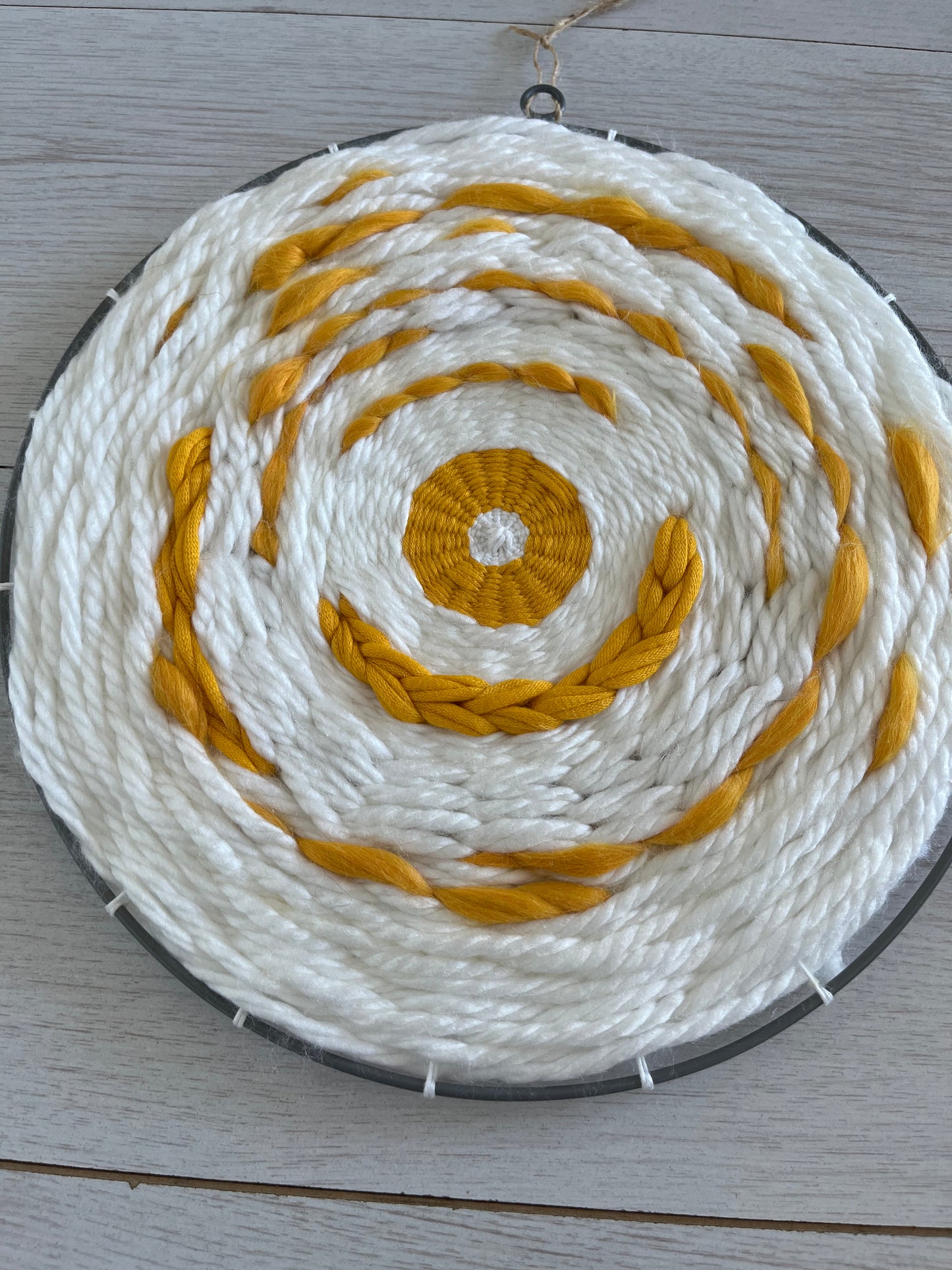 Circular weaving white and yellow