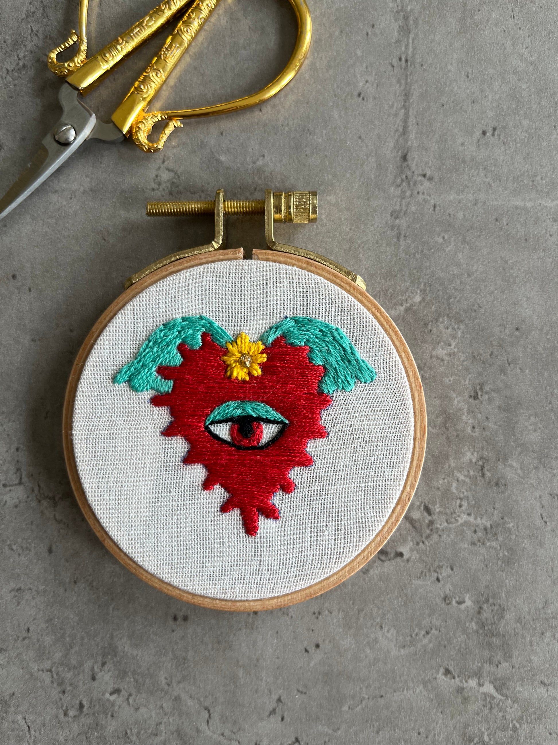 Heart eye mini hoop - Indie's Little Crafts