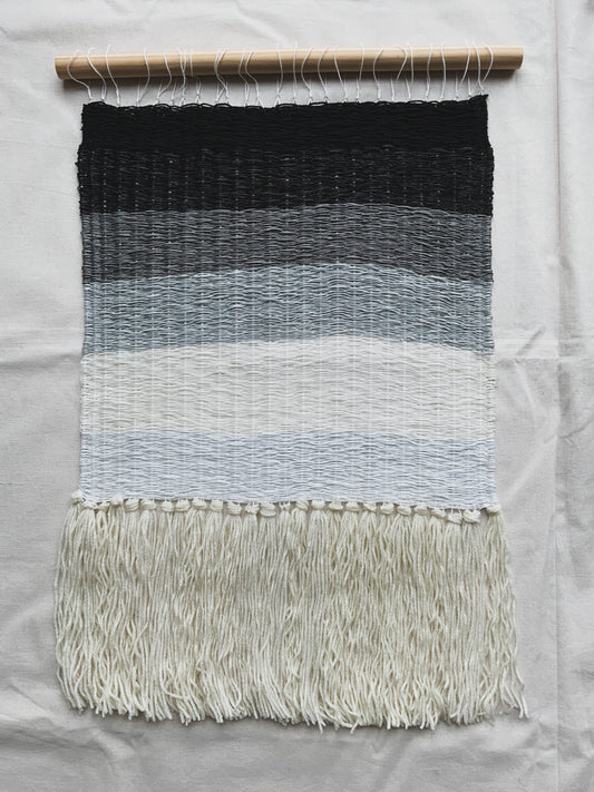 Yin-yang weaving tapestry - Indie's Little Crafts