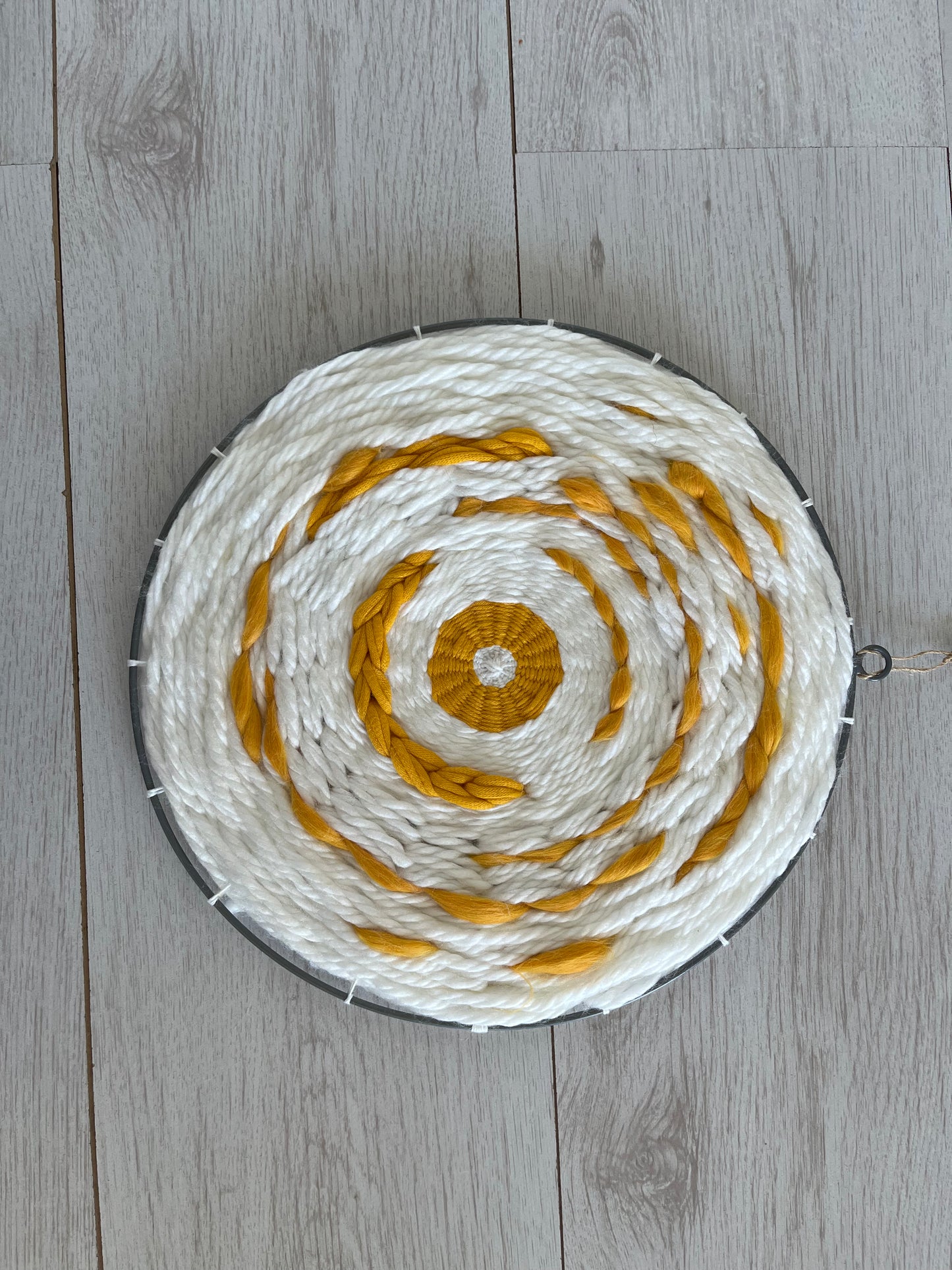 Circular weaving white and yellow