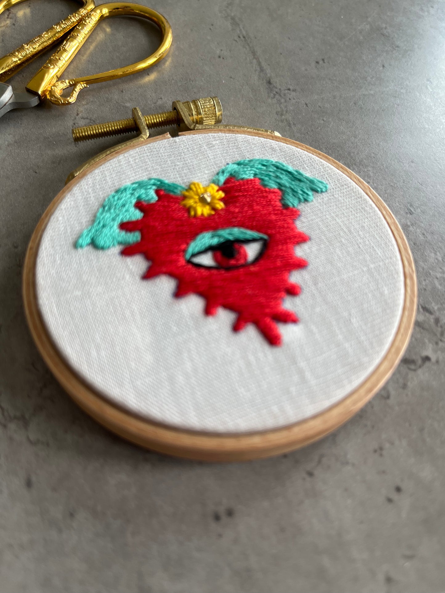 Heart eye mini hoop - Indie's Little Crafts